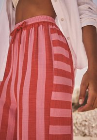 Next TALL FIT - WIDE STRIPED - Tygbyxor - pink