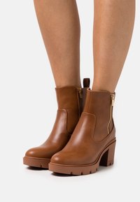 Anna Field Bottines à plateau - cognac