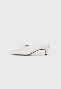 ROSHELL - Kontsaga tagant lahtised kingad - white