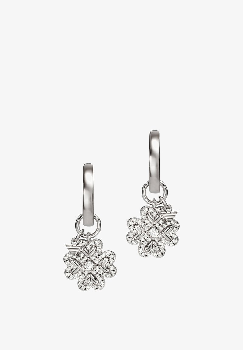 Pendientes de gota de plata con un diseño en forma de flor, adornados con acentos brillantes y un acabado pulido, sujetos mediante un aro suave.