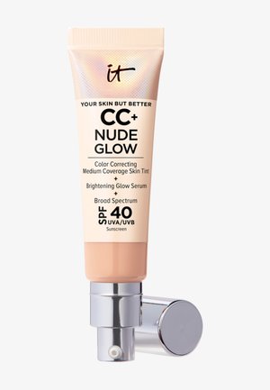 CC+ Nude Glow kleurcorrigerende huidtint met medium dekking, verhelderend serum en SPF 40 zonnebrandcrème in een beige tube met zilveren pompje.