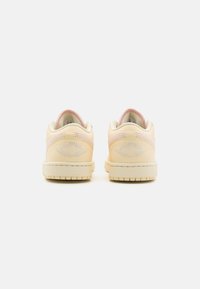 Jordan AIR JORDAN 1 SE - Trainers - legend pink/sail/coconut milk