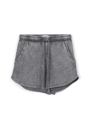 Shorts in denim grigio con vita elastica, cordoncino e due tasche laterali; presenta un orlo leggermente curvo e una texture sbiadita.