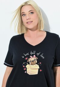 Ulla Popken GRAPHIC SHORT SLEEVE V-NECK - Camicia da notte - black