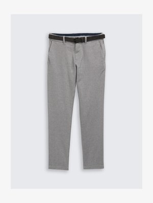 Szürke kockás nadrág sima textúrával, fekete övvel, oldalsó zsebekkel és gombos elülső részel. Testre szabott, karcsú szabású.