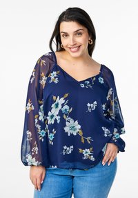 Blusa navy con motivo floreale, realizzata in tessuto leggero. Presenta un collo a V e maniche lunghe trasparenti con polsini elasticizzati.
