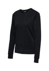 Czarna bluza z długim rękawem i okrągłym dekoltem, z prążkowanymi mankietami i dołem, z dyskretnym logo w kształcie szewrona na górnej lewej części klatki piersiowej.