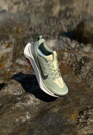 REACTX WILDHORSE 10 - Krosa skriešanas apavi - jade horizon/med ash/light silver/safety orange/alabaster/phantom