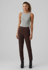 Vero Moda VMMAYA SOLID PANT - Pantalones - coffee bean