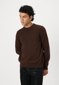 Samsøe Samsøe ISAK SWEATER - Strickpullover - chocolate torte