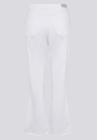 Weiße, weit ausgeschnittene Jeans mit rohem Saum, ausgestattet mit zwei Gesäßtaschen und einer subtilen Textur. Mittlere Leibhöhe mit Gürtelschlaufen.