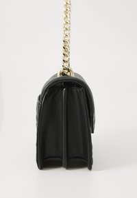 Thumbnail Image 6