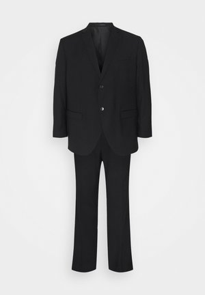 Zwart pak met een enkelvoudige blazer met twee knopen en rechte broek, gemaakt van een gladde stof met een perfecte pasvorm.