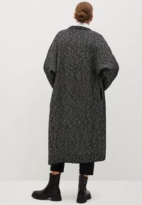 Mango Mantel - black