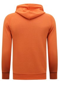 Oranje hoodie met een zachte textuur, voorzien van een trekkoordkap, lange mouwen en ribgebreide manchetten en onderkant. Minimalistisch ontwerp, zonder patronen.
