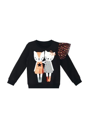 Sort børne-sweatshirt med lange ærmer med to kattefigurer, den ene med en stjerne-kjole og et flæseærme med orange stjernemønstre.