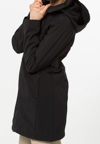 Manteau long noir avec capuche, doté d'une fermeture éclair, de poches latérales et d'une texture lisse et élégante. Conçu pour une utilisation extérieure.