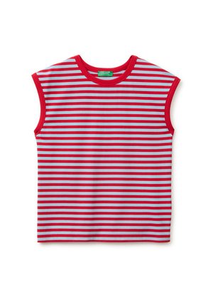Haut sans manches avec des rayures horizontales rouges et blanches, bordure rouge aux emmanchures et à l'encolure, et une étiquette verte à l'intérieur du col.