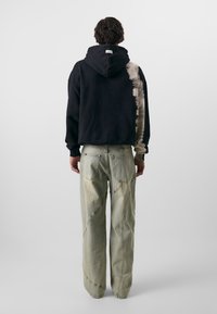 Don't Waste Culture MACAU UNISEX - Traperice opuštenog kroja - acid pale