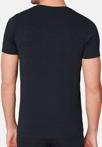 Dunkelmarineblaues Kurzarm-T-Shirt aus glattem Stoff, mit rundem Halsausschnitt und figurbetonter Silhouette, Ansicht von hinten.