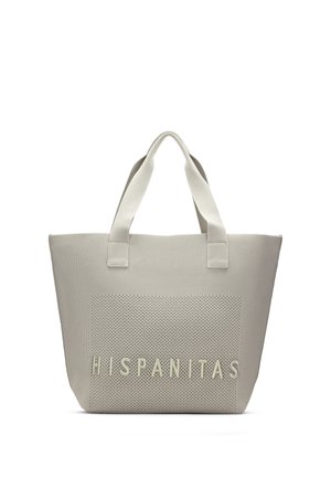 Sac cabas beige avec panneau avant texturé présentant des lettres en relief "HISPANITAS" et deux poignées solides.