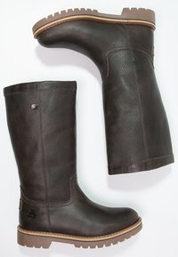 Stivali al ginocchio in pelle marrone scuro con finitura testurizzata, suola in gomma e cuciture a contrasto. Punta arrotondata e design con tallone rinforzato.