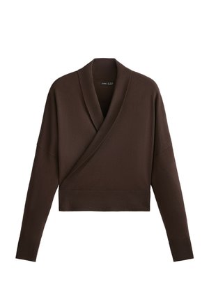 Brauner, kurzer Wickelpullover mit Schalkragen und weiten Ärmeln aus weichem, strukturiertem Stoff. Glatte Oberfläche, minimale Details.
