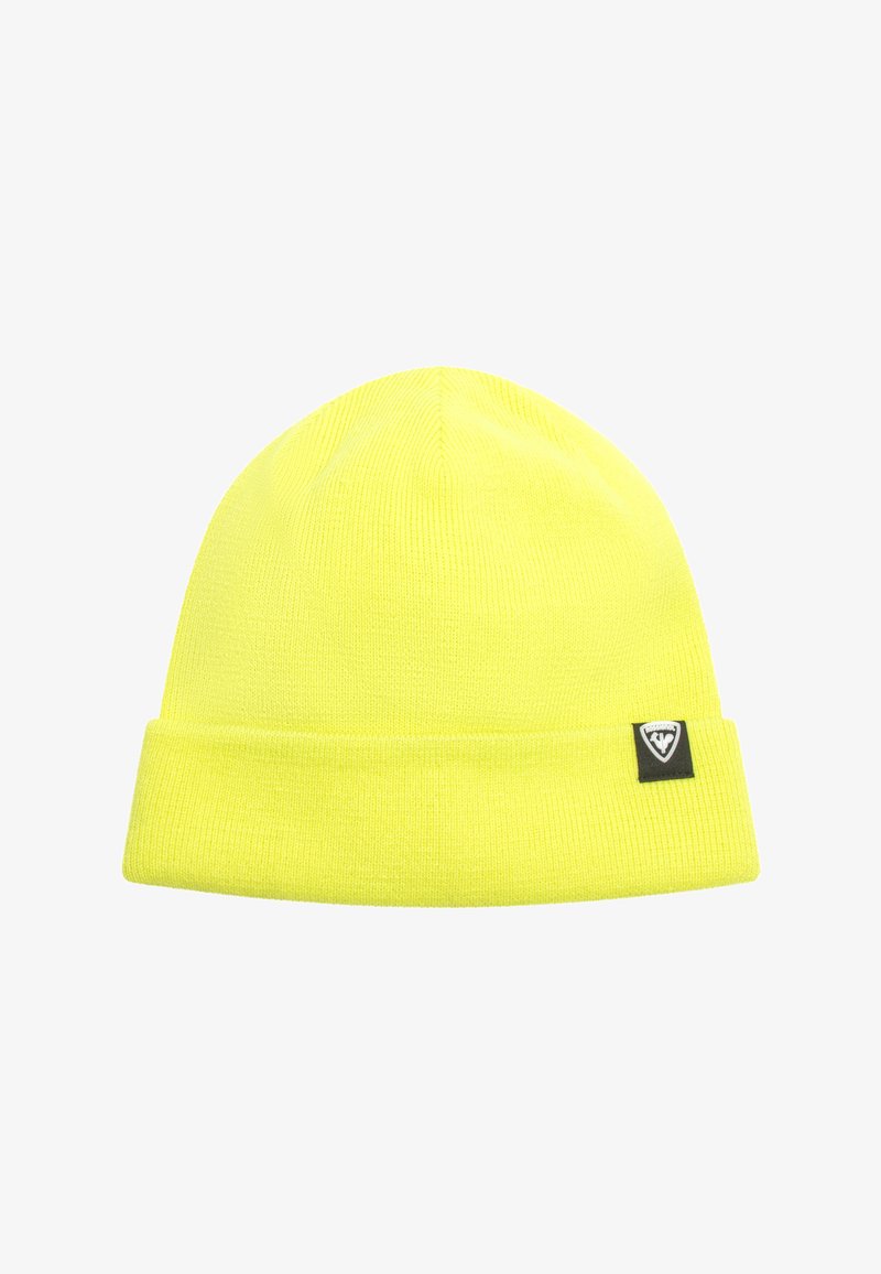 Pletená žlutá čepice s ohrnutým lemem, s malou černou nášivkou na boku. Měkká textura a elastický materiál.