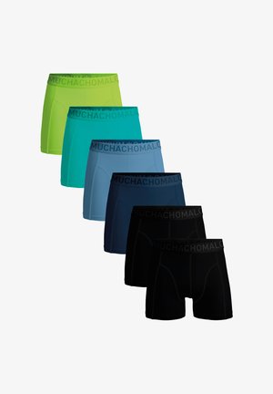 Súprava boxeriek v šiestich farbách: neónovo zelená, tyrkysová, svetlomodrá, tmavomodrá a dve čierne, s elastickým čiernym pásom s názvom značky.