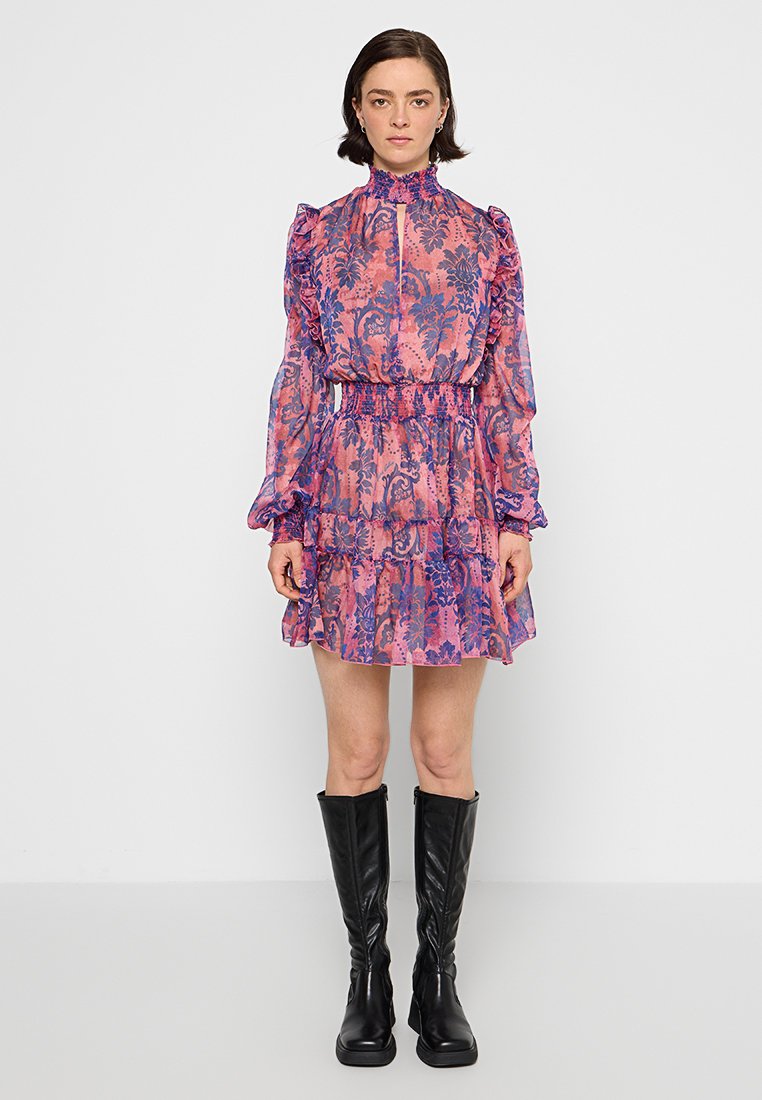 Versace Jeans Couture Jurk donkerroze Versace Jeans Couture Jurk donkerroze