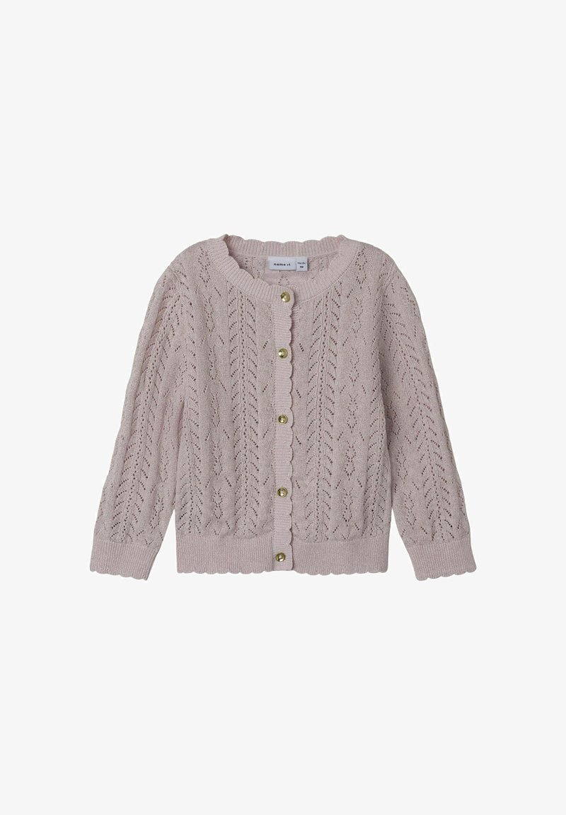 Šviesiai rožinė megzta kardiganė su banguotu apykaklės kraštu ir mygtukų užsegimu. Yra tekstūrinis raštas ir ilgomis rankovėmis.