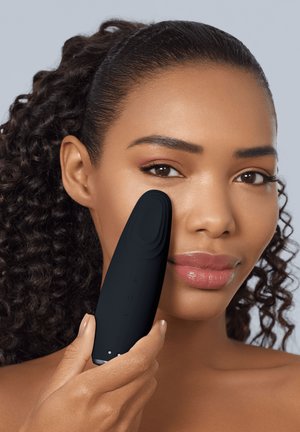 GESKE, WARM COOL EYE ENERGIZER | 6 IN 1 - Hudplejeredskab - black