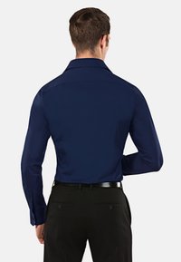Vincenzo Boretti SUPER TAILLIERT STRETCH - Camicia - dunkelblau weiß