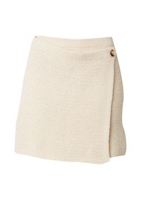 Gebreide wikkeltanqun in lichtbeige, met een textuur oppervlak, asymmetrische zoom en een knoopaccent aan de zijkant voor sluiting.