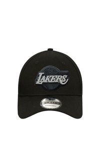 Black baseball cap with embroidered "Lakers" logo in gray. Adjustable strap at the back. Smooth fabric finish and rounded crown.