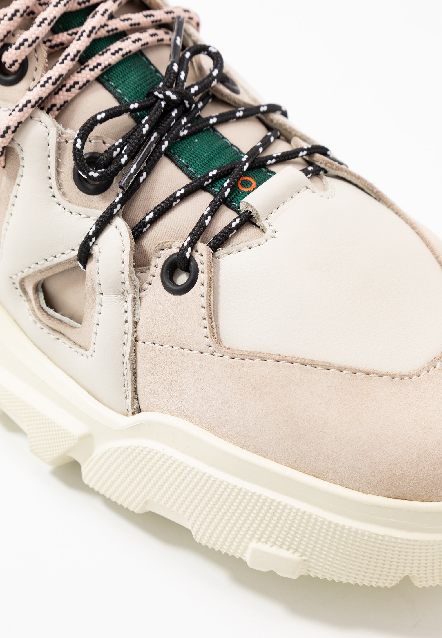 McQ Alexander McQueen ORBYT MID Joggesko offwhite McQ Alexander McQueen ORBYT MID Joggesko offwhite