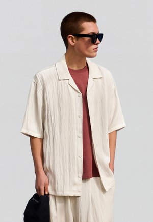 Bershka RUSTIC RELAXED - Skjorter - white
