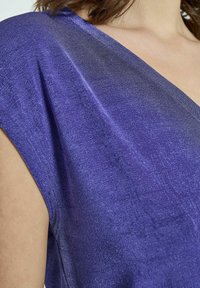 Desires BOB SHORTSLEEVE SHIMMER - Navadna majica - dazzling blue