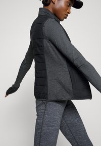 ONLY Play NABA - Liivi - black