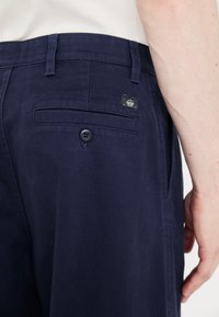 DOCKERS ORIGINAL LOOSE PLEATED - Trousers - navy blazer