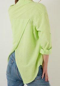 LELA Button-down blouse - green