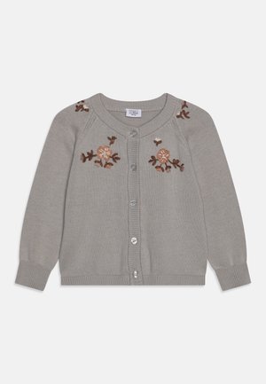 Cárdigan gris de punto con bordado floral en tonos óxido y crema. Cierre frontal con botones, puños y dobladillo acanalados. Textura suave con un diseño casual.