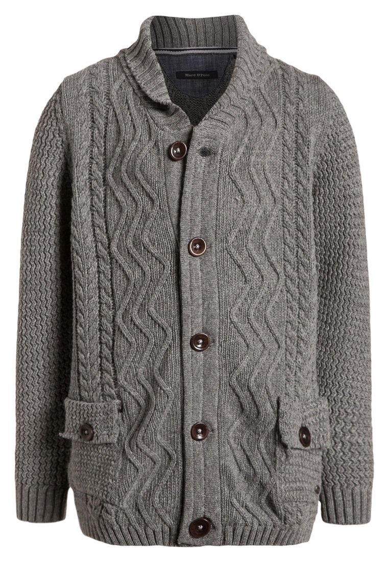Cárdigan gris de punto con cuello de chal, que presenta patrones en zigzag texturizados, botones grandes y dos bolsillos delanteros.