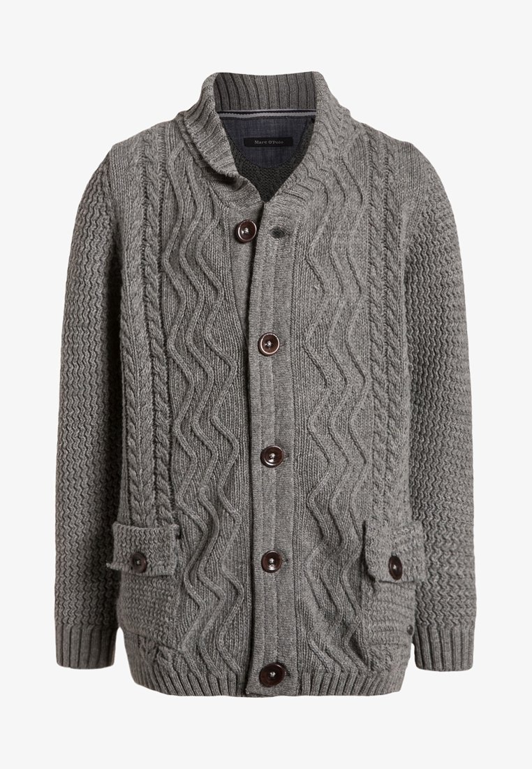 Cárdigan gris de punto con cuello de chal, que presenta patrones en zigzag texturizados, botones grandes y dos bolsillos delanteros.