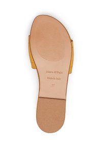 Yellow sandal bottom with textured sole. Engraved text reads "Marc O’Polo, Made in Italy, 37." Simple and flat design.