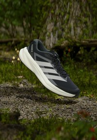 Δεν επιλέχθηκε, core black/grey two/off white