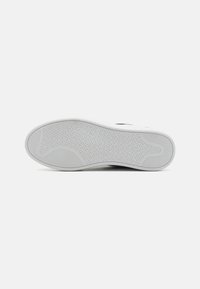 Tommy Hilfiger LUX HARDWARE COURT - Sneakers basse - black