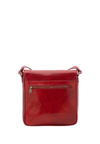 Borsa a tracolla rossa in pelle con finitura lucida, forma rettangolare, chiusura superiore con zip e tasca esterna con zip. Tracolla regolabile.