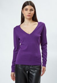 INFLUENCER V-NECK BASIC - Maglione - purple