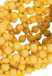 Collana di perle gialle composta da perle lisce e rotonde di diverse dimensioni, infilate insieme per creare un design circolare a strati.